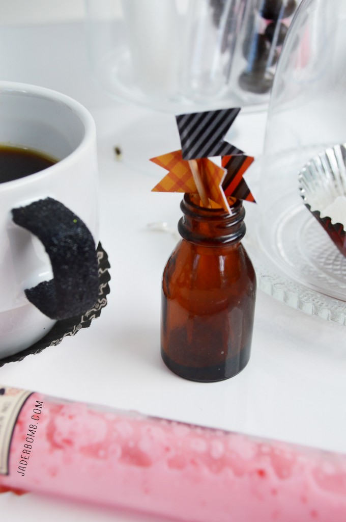 ORANGE AND BLACK HALLOWEEN PARTY DECOR DIY