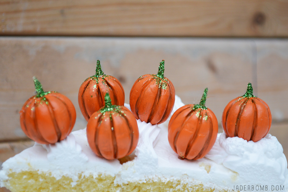 how to make cake toppers for halloween