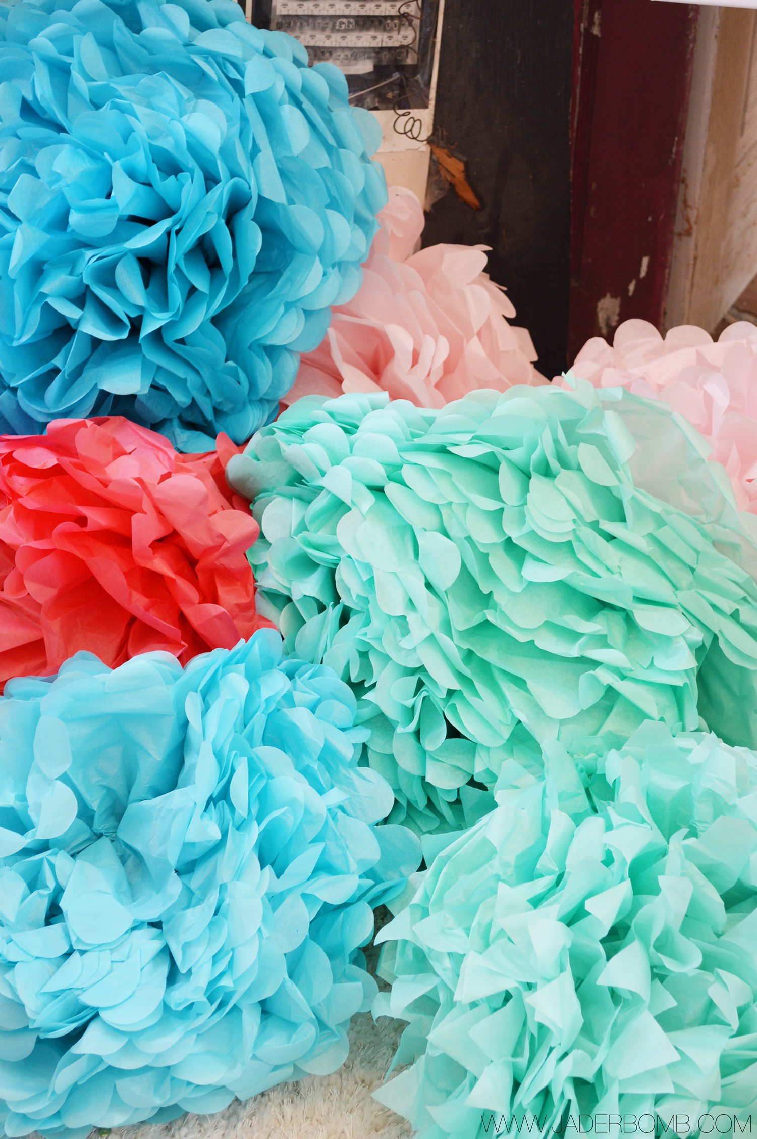 HOW TO MAKE TISSUE FLOWERS