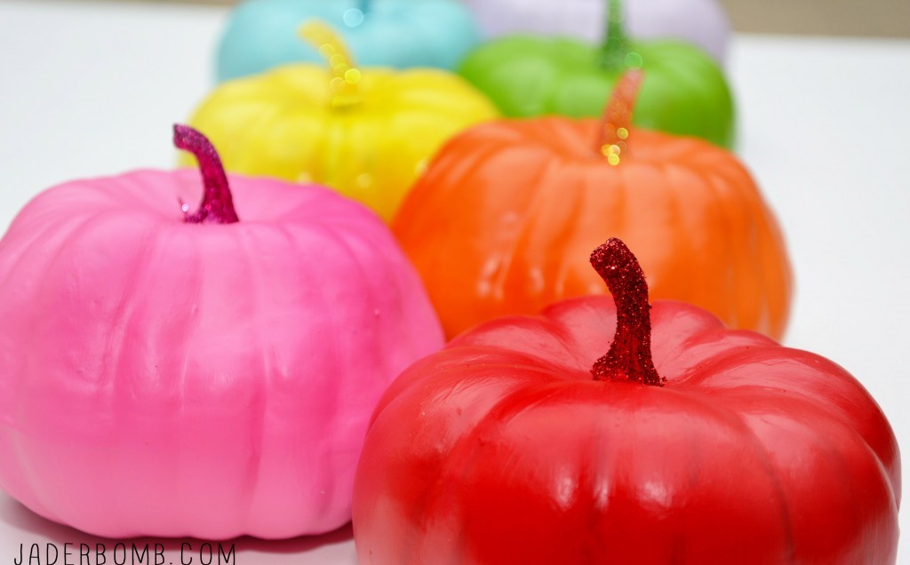 HOW-TO-PAINT-RAINBOW-PUMPKINS-1024x636-1