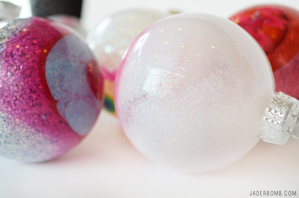 how-to-glitter-ornaments